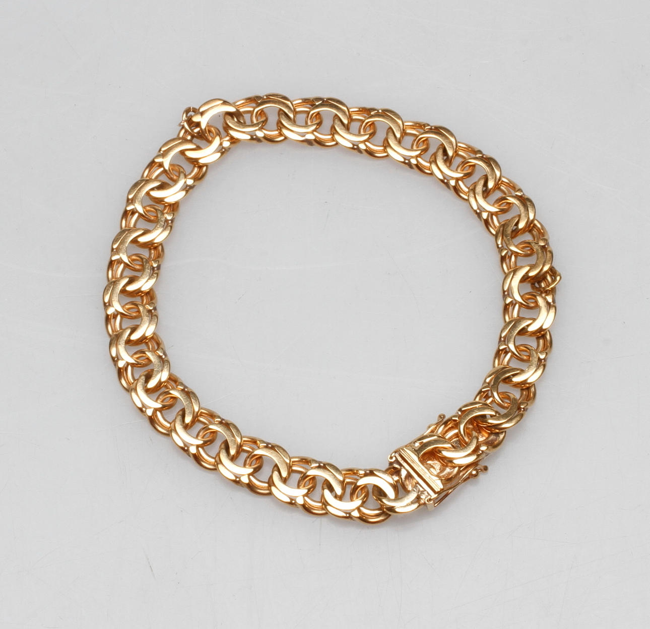ARMBAND, "Bismarck", 18k guld, vikt ca. 21 gram.