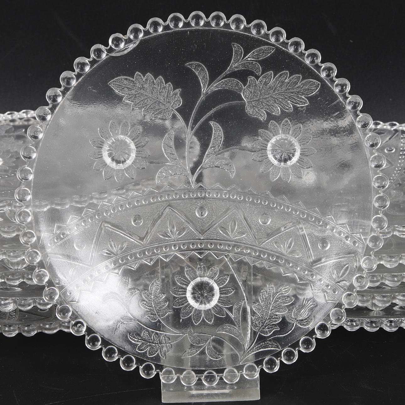 FAD, 12 dele, glas med fødder, 20. årh.