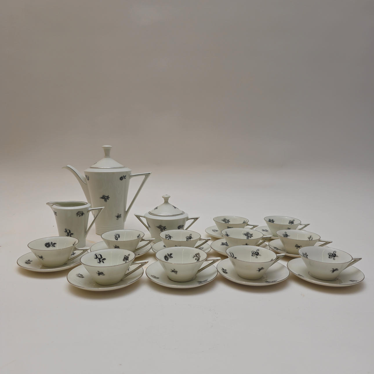 BAVARIA 60'S COFFEE SET WITH GOLDEN STEAK.