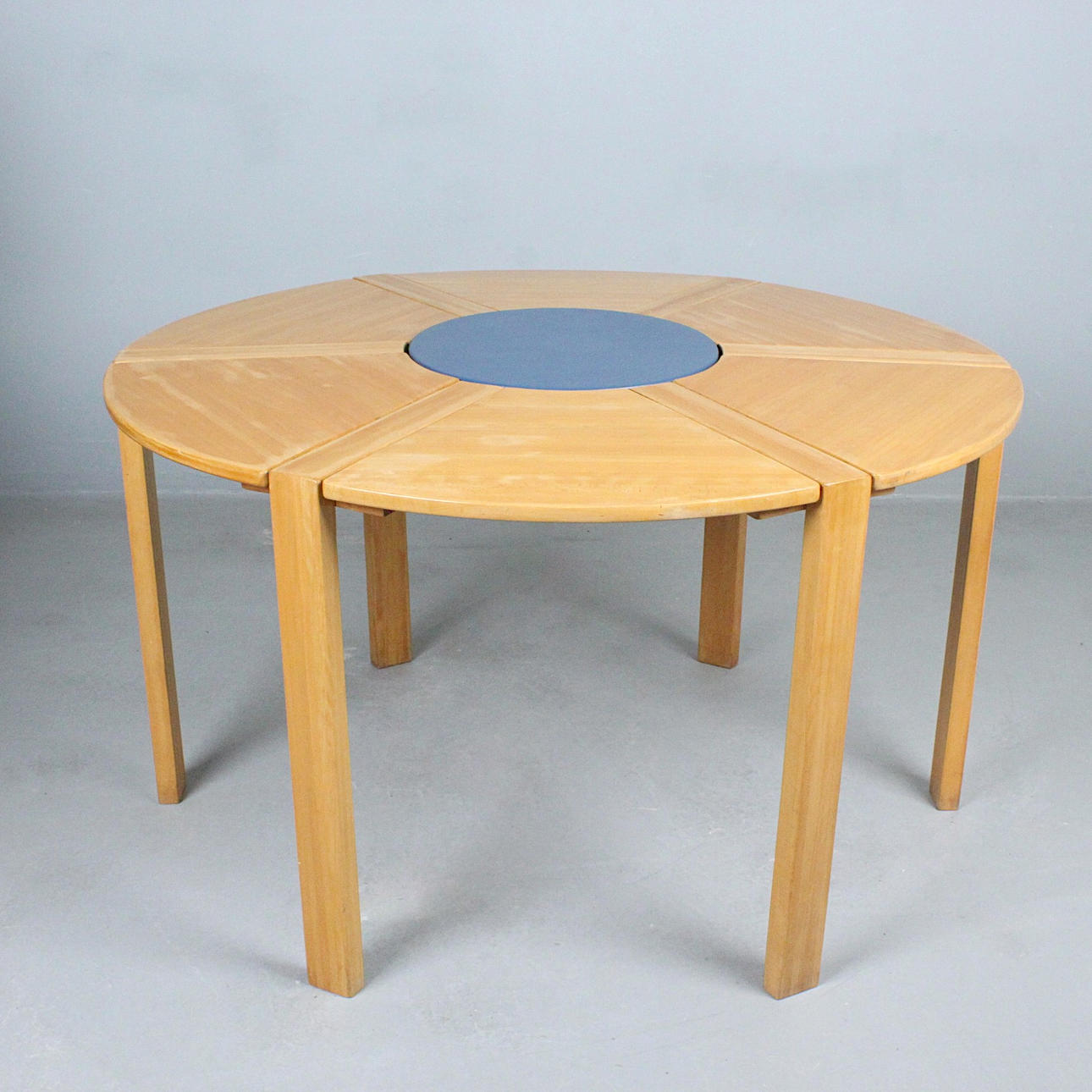 RICHARD NISSEN. Table/dining table, Denmark, 1970s.