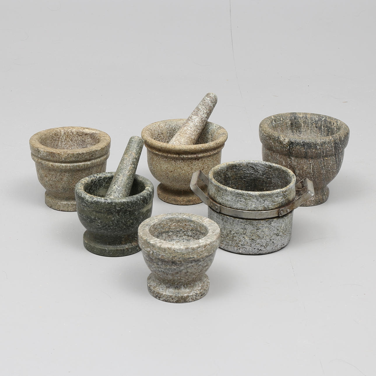 MORTLAR, 6 st varav 2 med STÖT, sten/marmor, 1800/1900-tal.