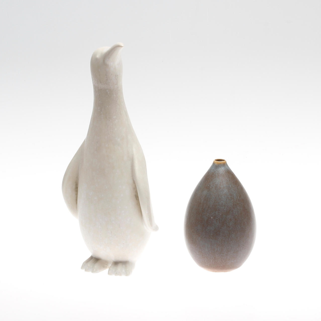 FIGURIN och VAS, stengods. Gunnar Nylund och Carl Harry Stålhane. 2:a sortering.