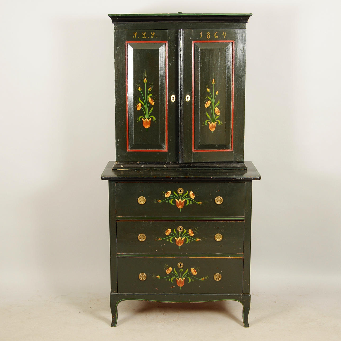 VÄGGSKÅP SAMT BYRÅ, allmogemålat.