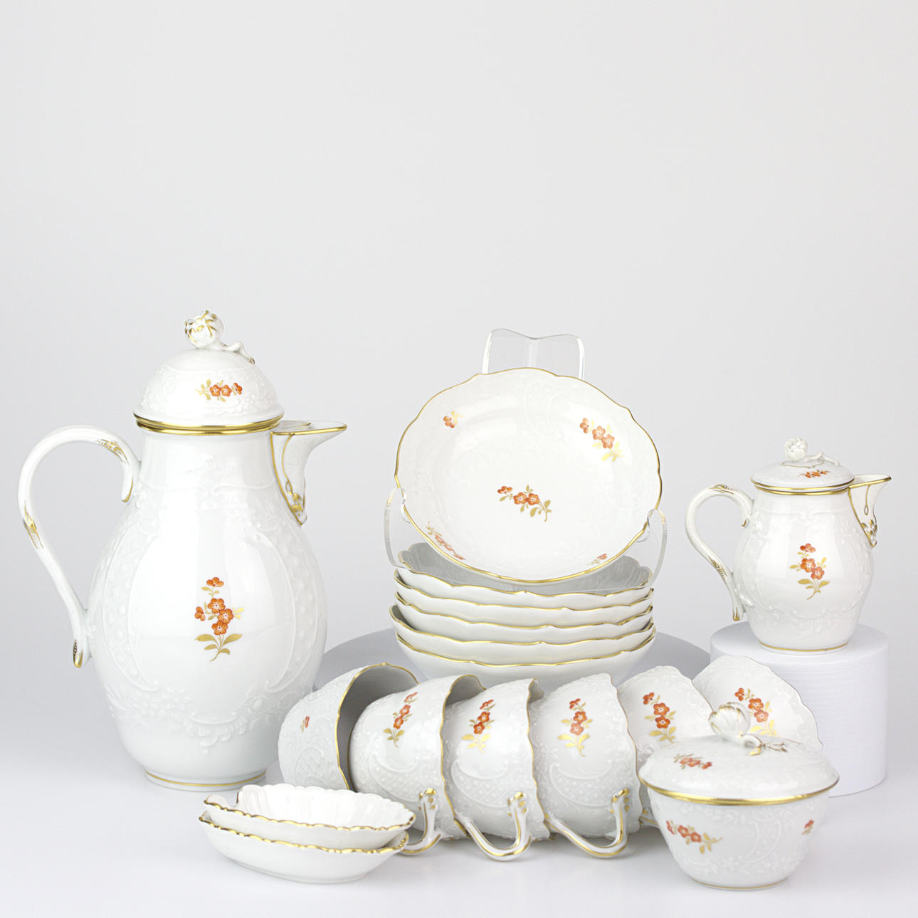 食器 Meissen Porcelain A 17-piece Meissen porcelain coffee set, 20th century. Ceramics