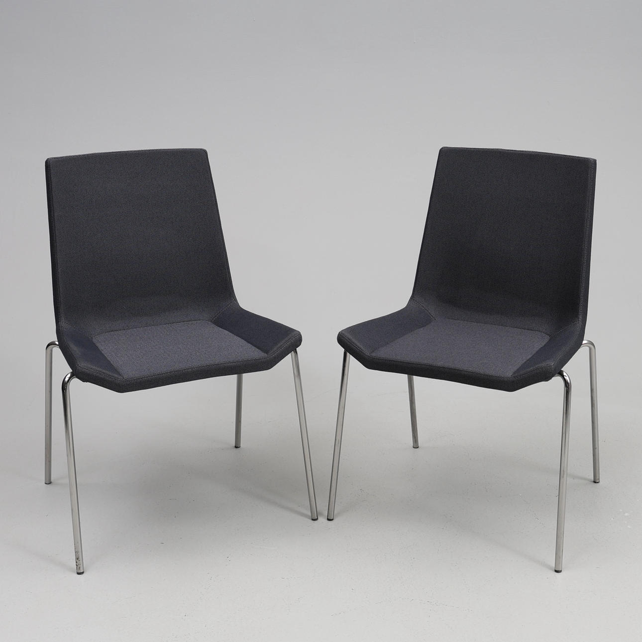 ROGER PERSSON. KONFERENSSITUOLIT, ett par, ”Happy Stackable”, Swedese.