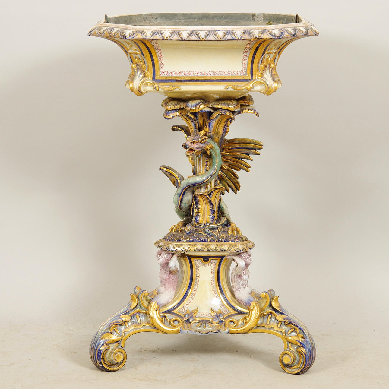 PIEDESTAL MED KRUKA, porslin med förgylld dekor, sent 1800-tal.