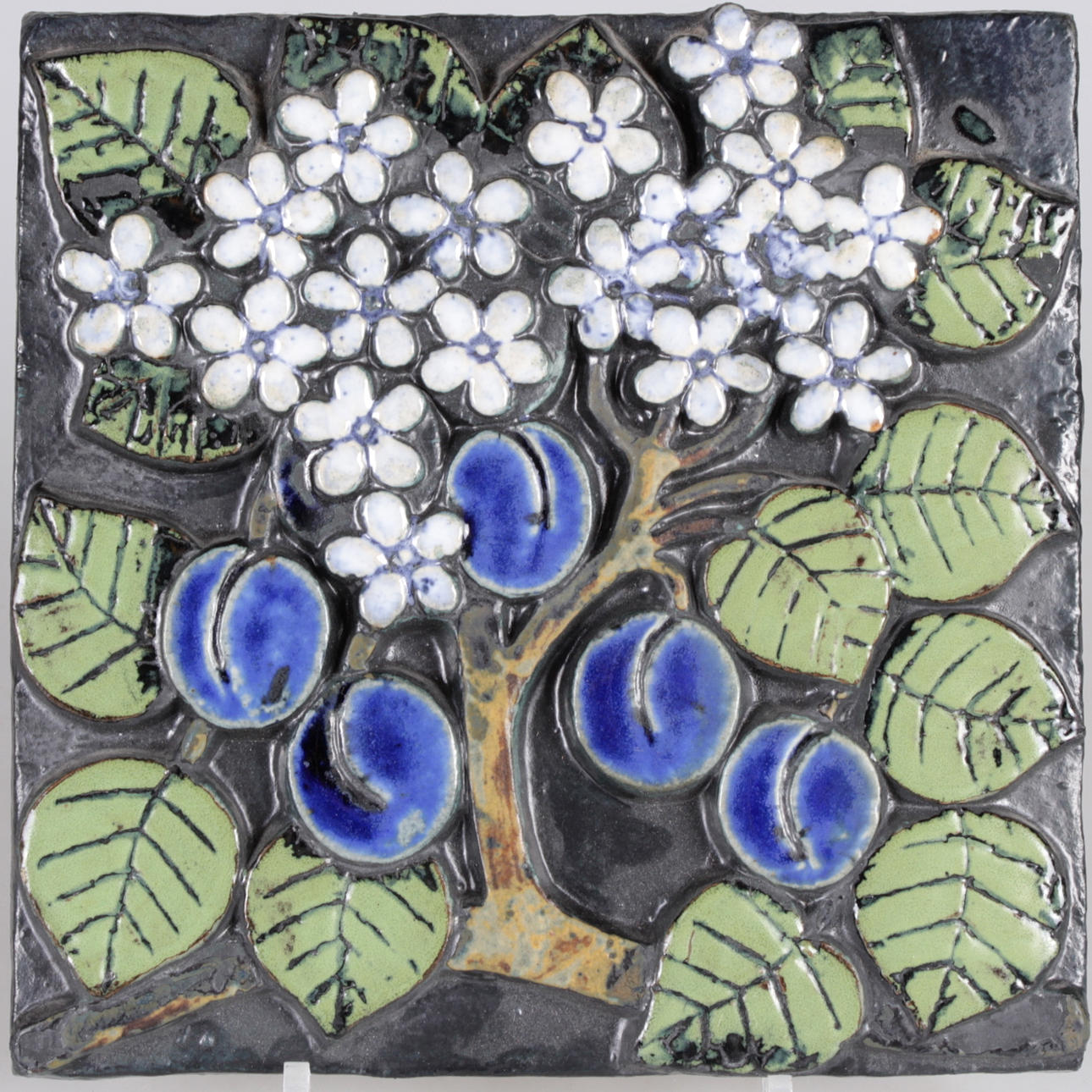 VÄGGPLAKETT, stengods, plommon, Lisa Larson, Gustavsberg.