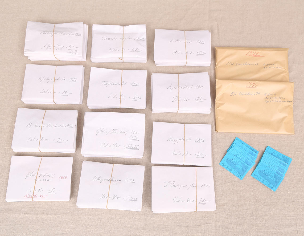 FRIMÄRKSHÄFTEN, svenska, ostämplade 1966-1977, ca 2200 kr.