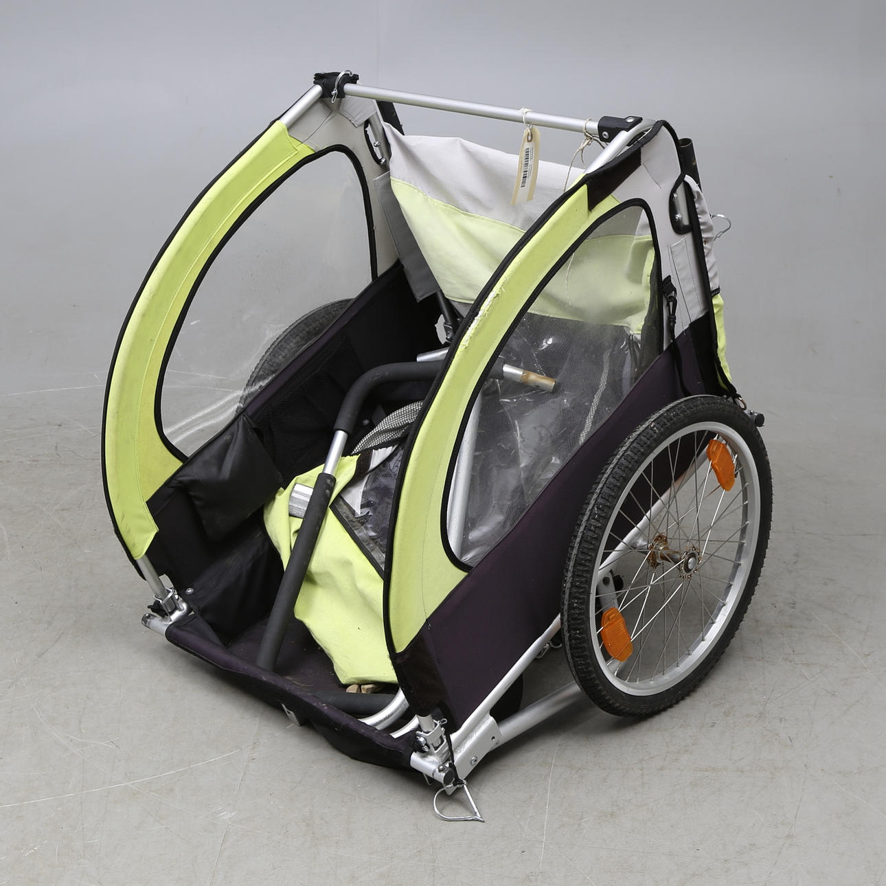 CYKELKÄRRA. Säljes för Polismyndigheten.