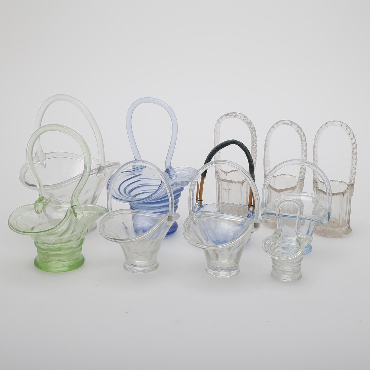 GREPSKÅLAR, 11 st, glas, 1900-talets första hälft.