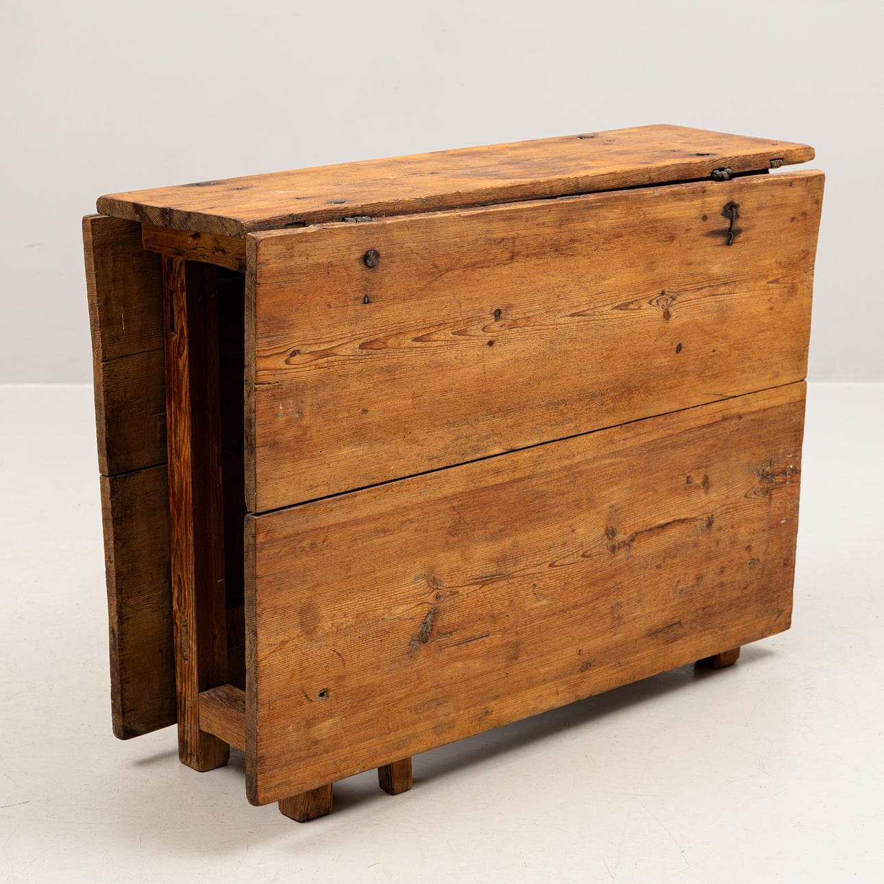 A wooden table, 1700/19th century.