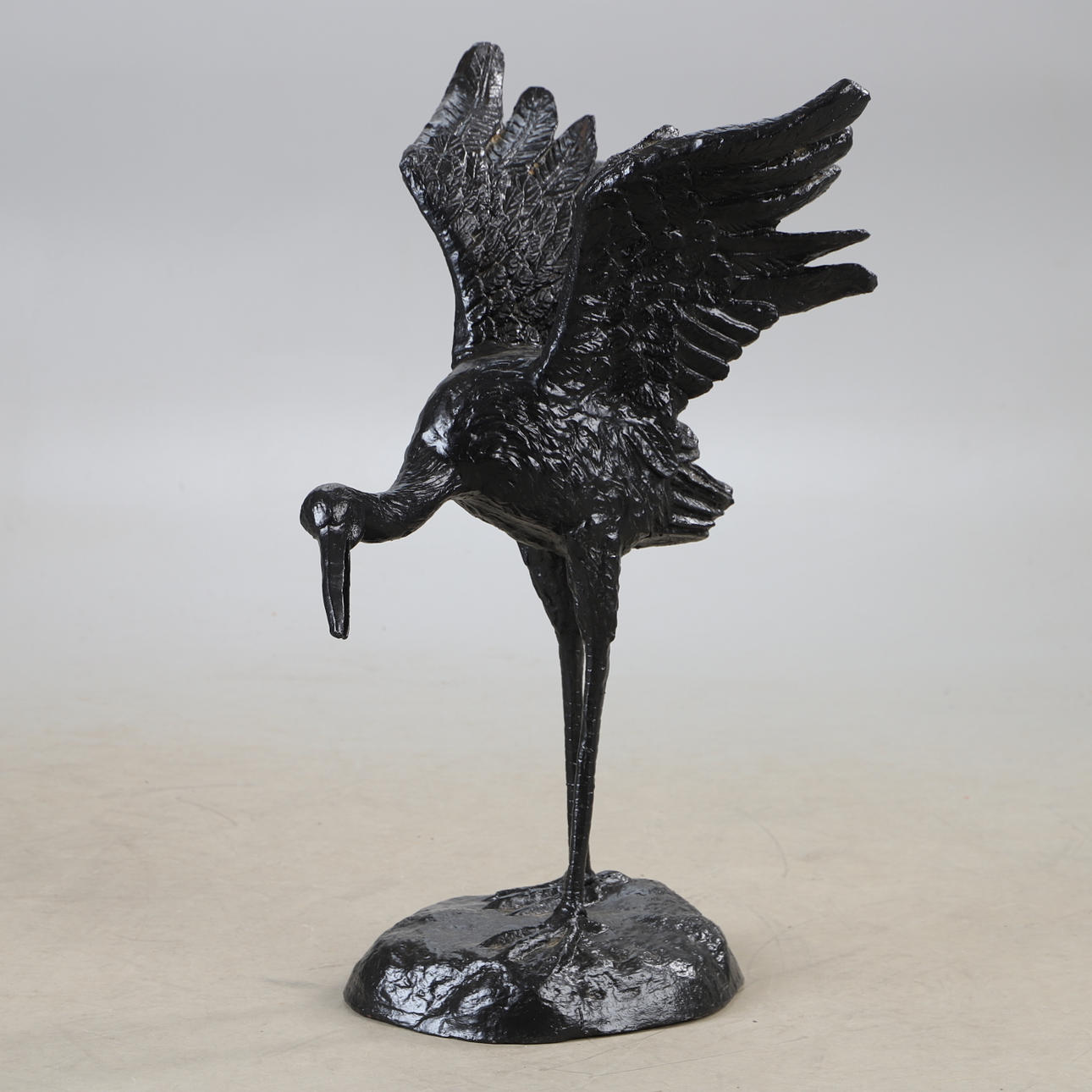 LINTUVEISTOS, valurautaa.