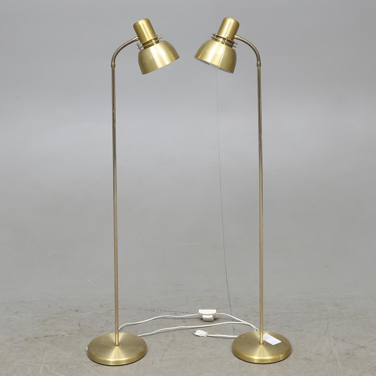 GOLVLAMPOR, ett par, Belid, 1900-talets andra hälft.