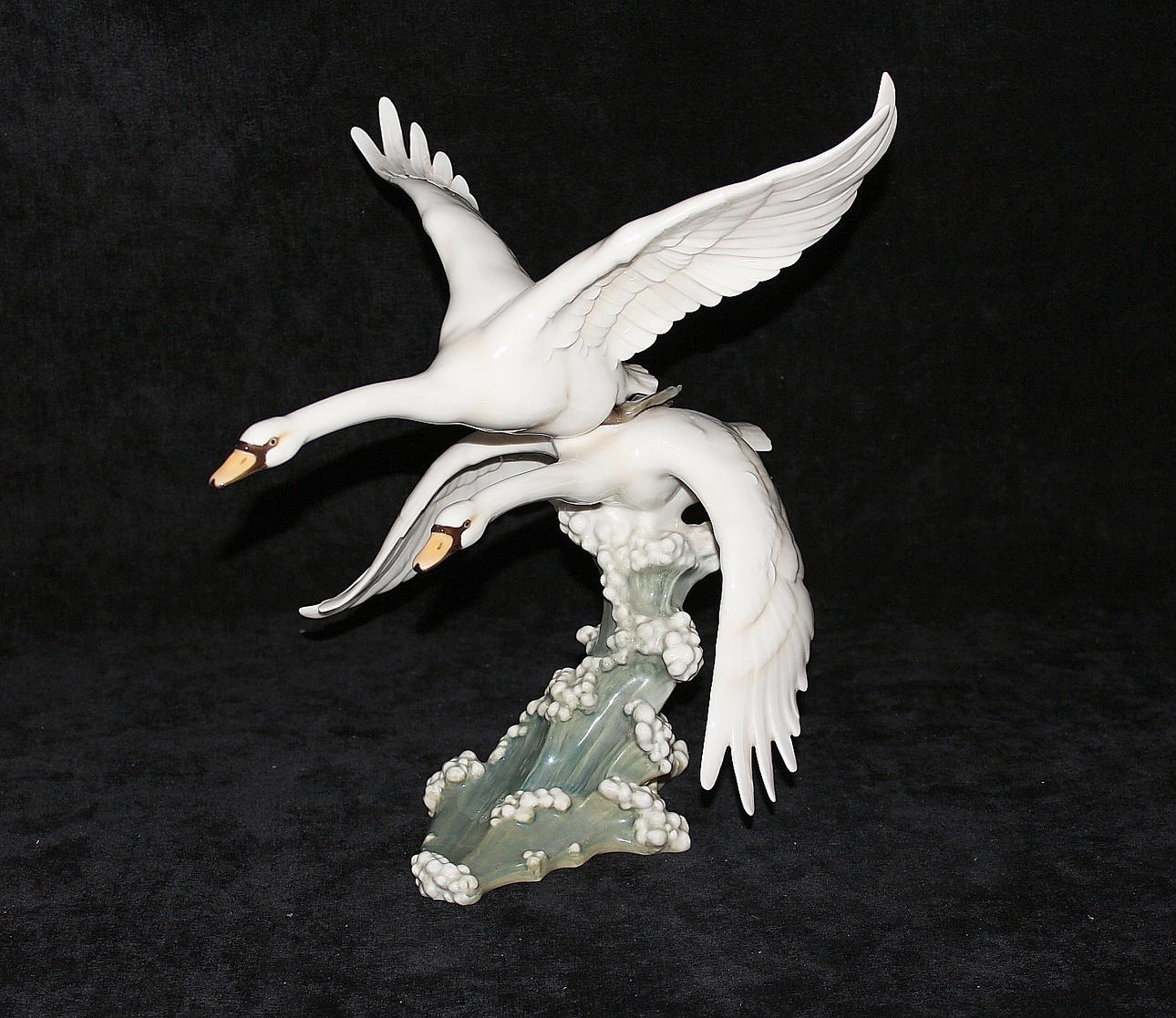 FIGURIN, flygande svanar, Tyskland.