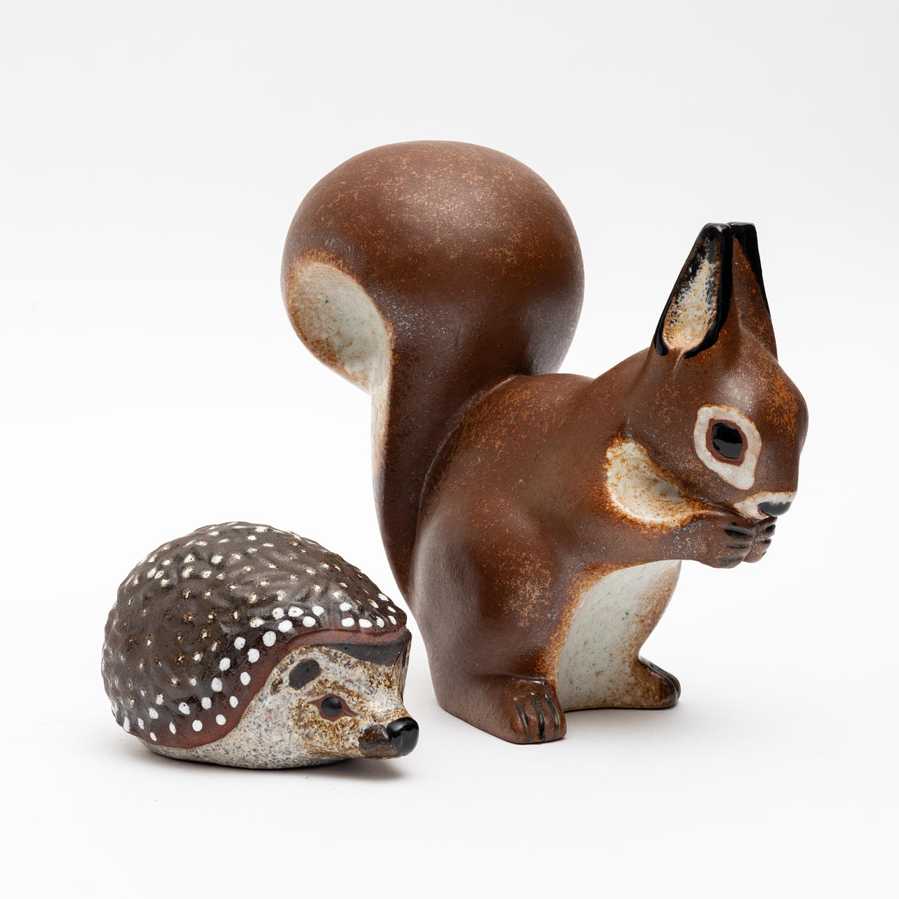 THOMAS HELLSTRÖM. 2 figurines, Squirrel and Hedgehog, earthenware