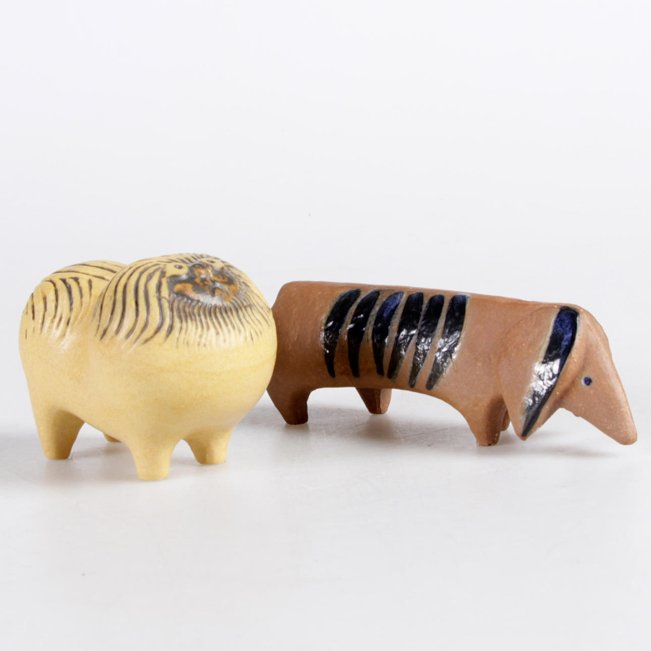 FIGURINER, 2 st. Stengods, Tax och Pekinges, Lisa Larson, Gustavsberg.