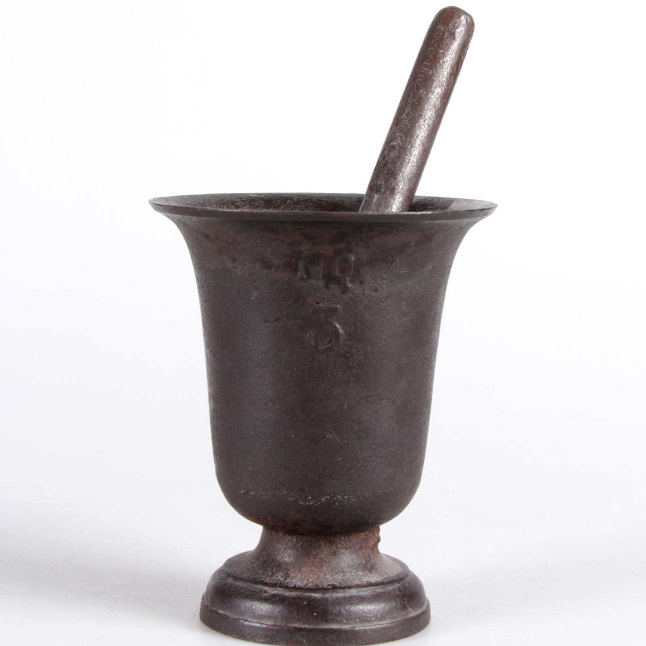 MORTEL, med stöt, gjutjärn, No 3, Näfveqvarns bruk, 1800-tal.