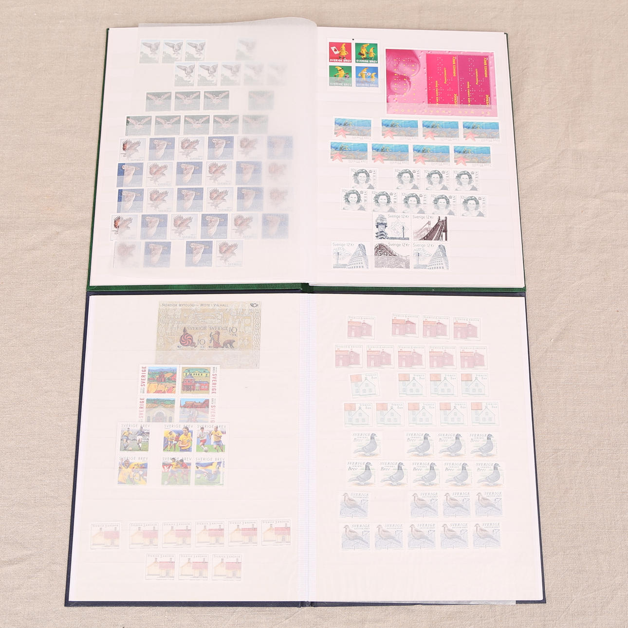 FRIMÄRKSALBUM, 2 st grön+blå, svenska, ostämplade, sent 1900-tal, ca 5000 kr.