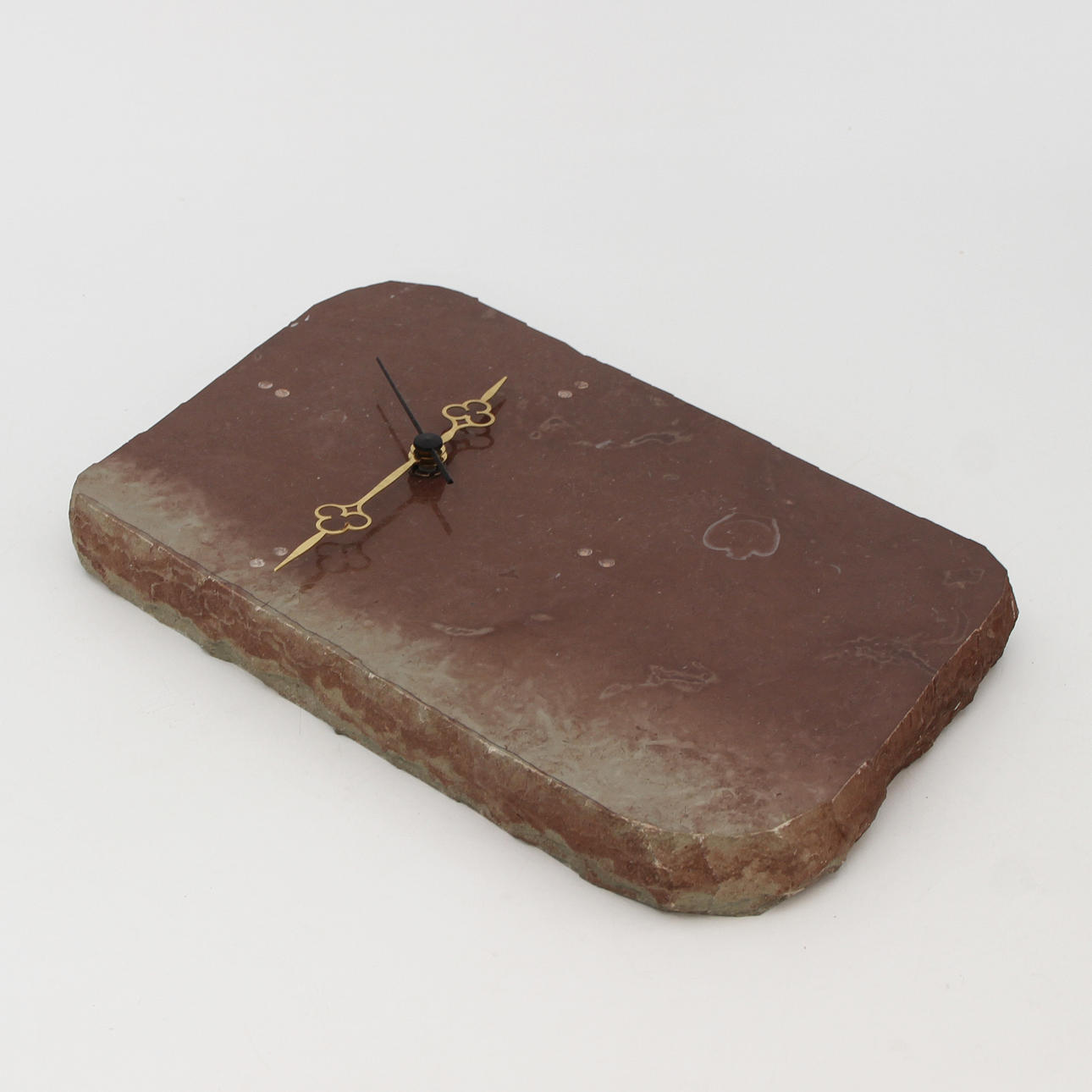 VÄGGKLOCKA, TILLVERKAD I ÖLANDSSTEN, 1900-TAL.