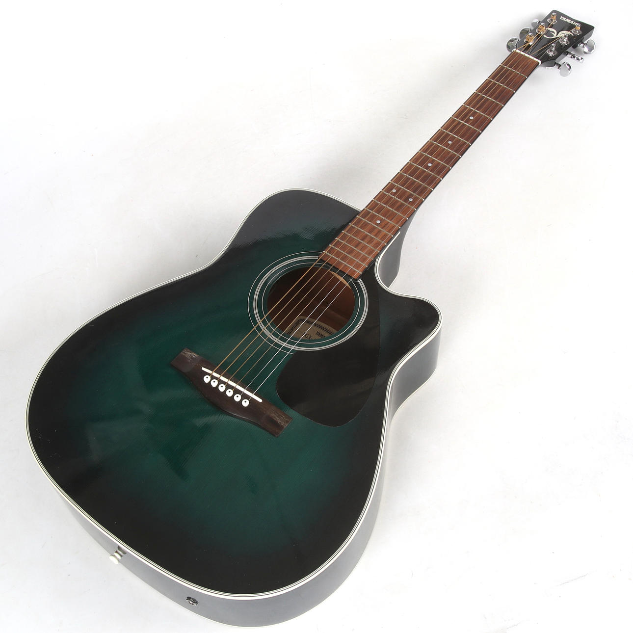 GITARRE, halbakustisch, Yamaha FGX-412C MAB.