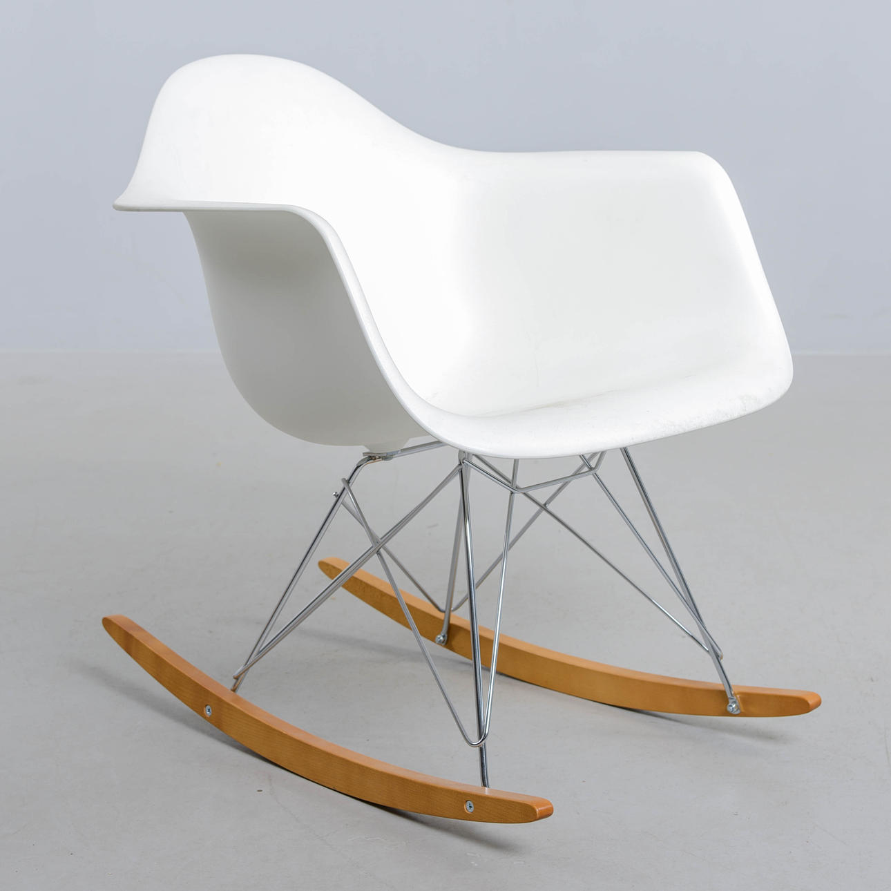 CHARLES & ROY EAMES. Schaukelstuhl, „Rar“, Vitra.