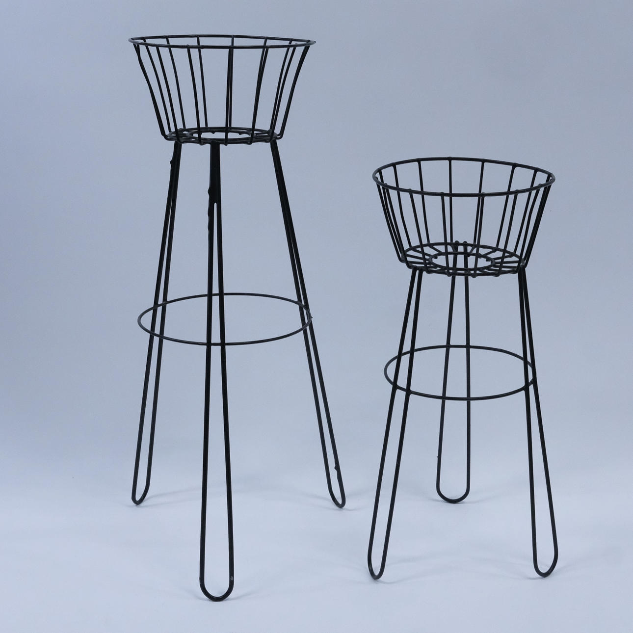 BLOMSTERSTÄLL, STRINGMODELL, TVÅ STYCKEN.