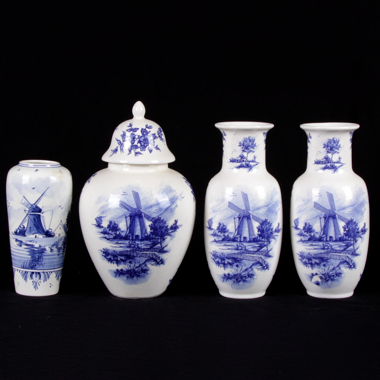 VASER, samt lockurna, 4 delar, porslin, Holland, 1900-tal.