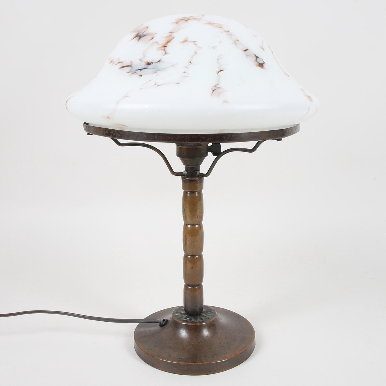 TISCHLAMPE, Kupfer und Marmorglas, Modell Strindberg.