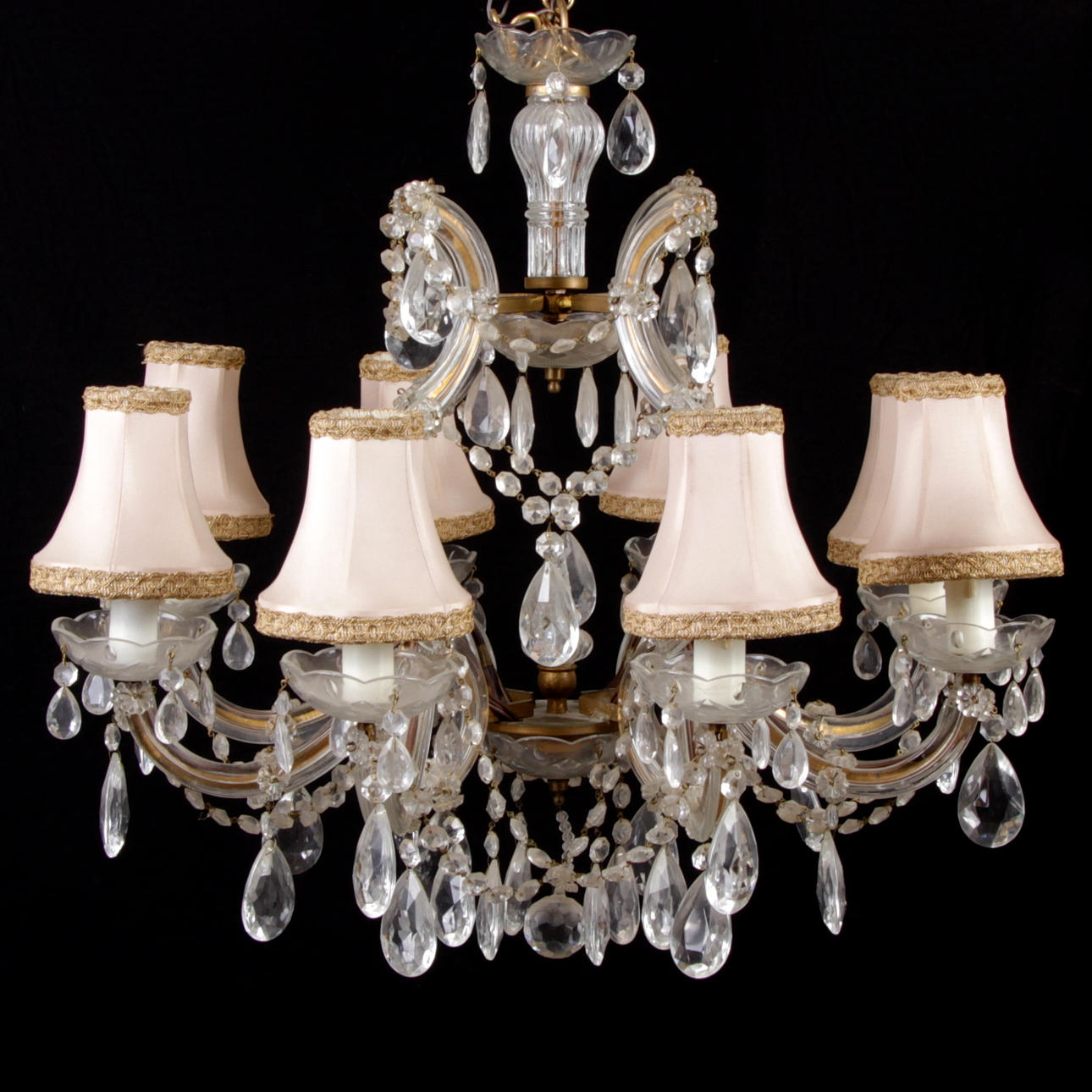 LJUSKRONA, glasinfattad metallstomme och prismor, 1900-tal.