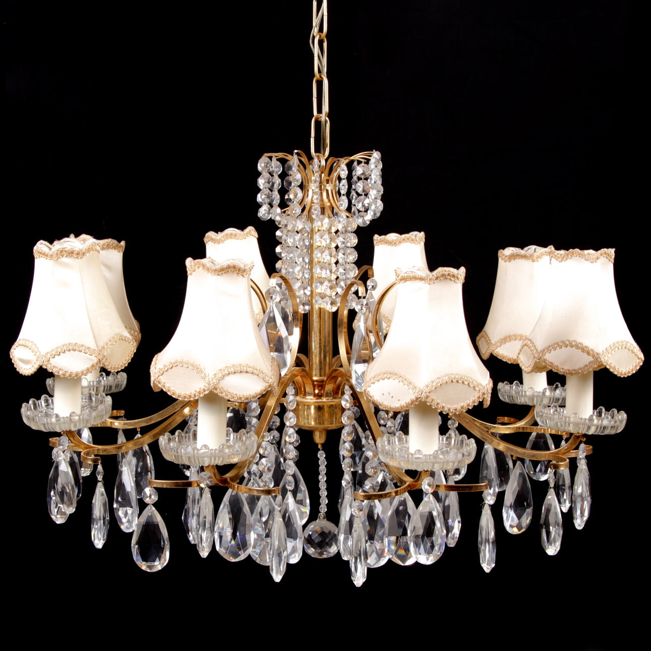 LJUSKRONA, gulmetall med prismor, 1900-talets andra hälft.