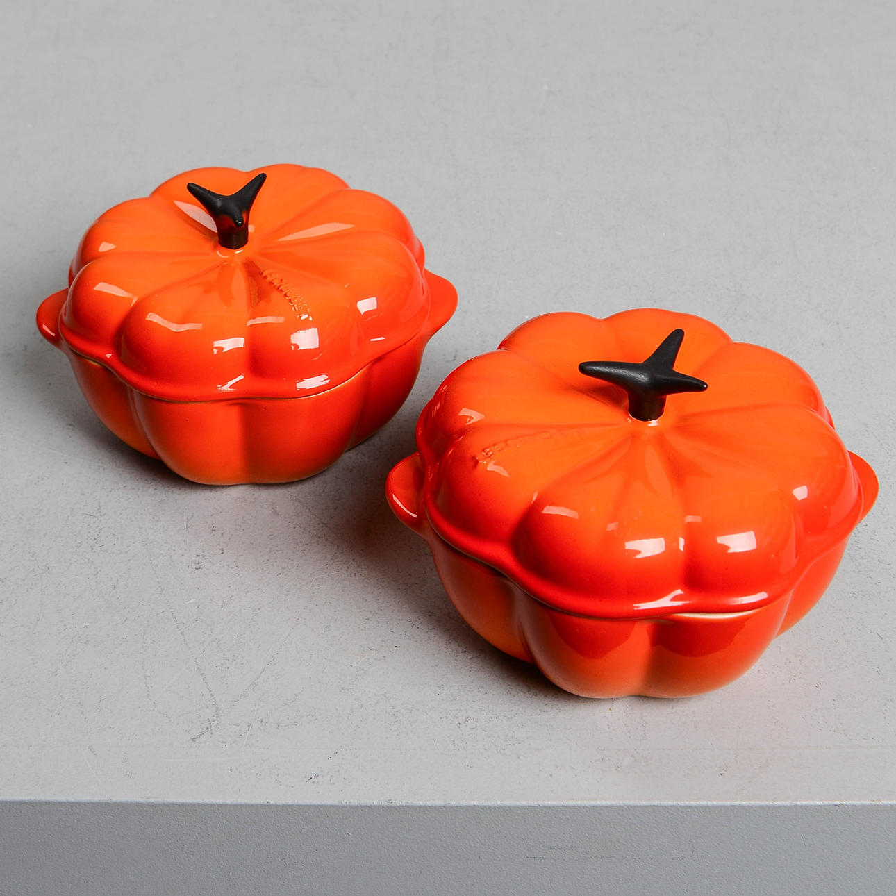 LE CREUSET. Formar med lock, 2 st, keramik.