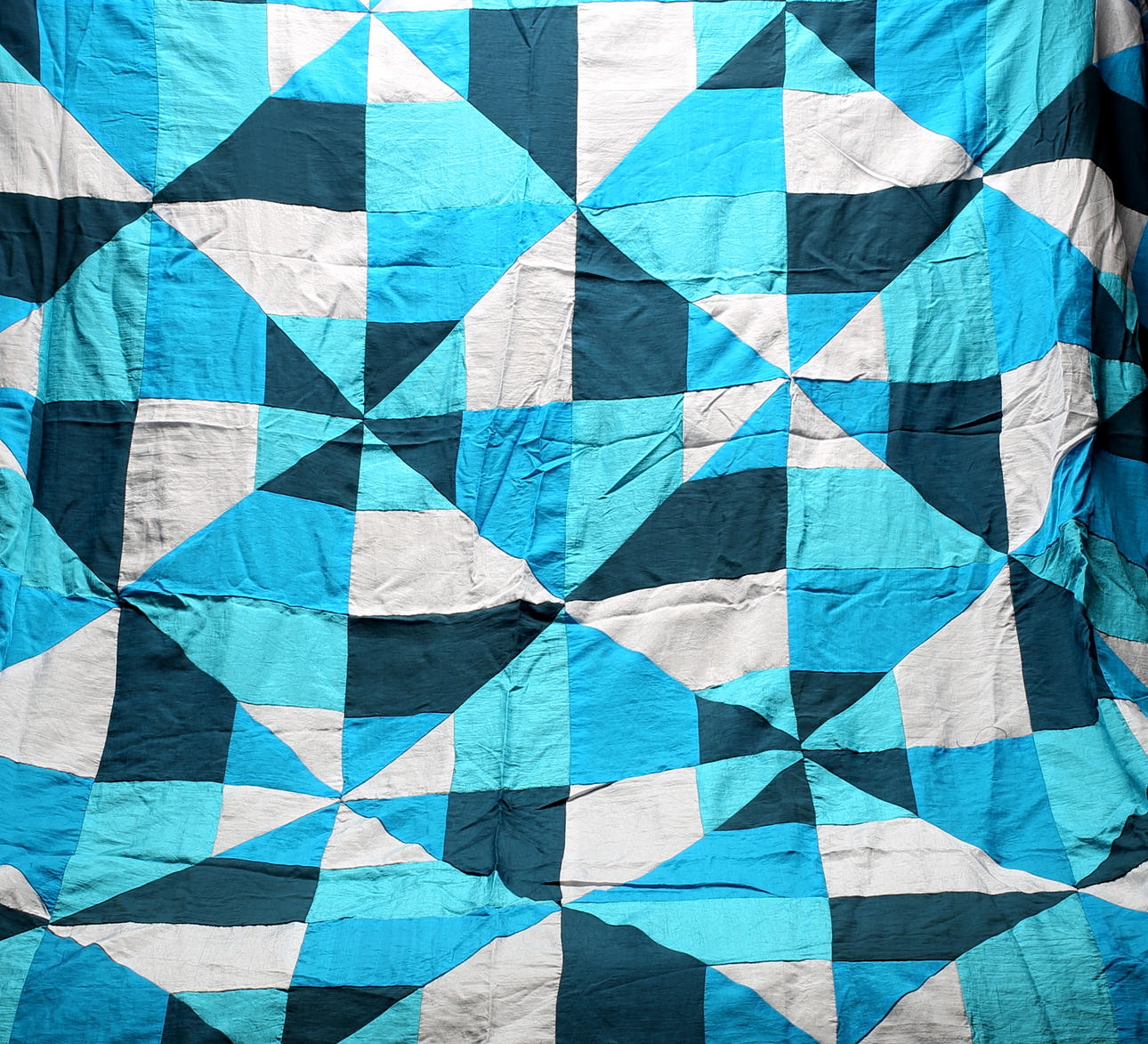 ÖVERKAST, siden/viskos, bargelloteknik, 220 x 200 cm.