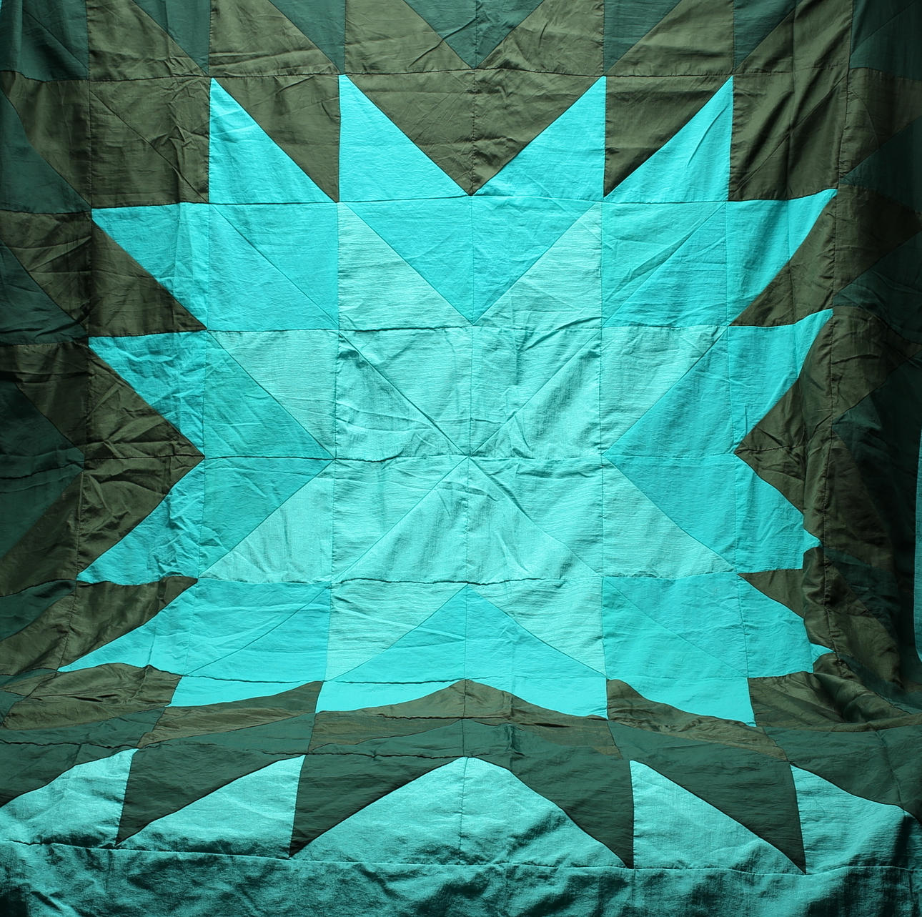 ÖVERKAST, siden/viskos, bargelloteknik, 210 x 160cm.