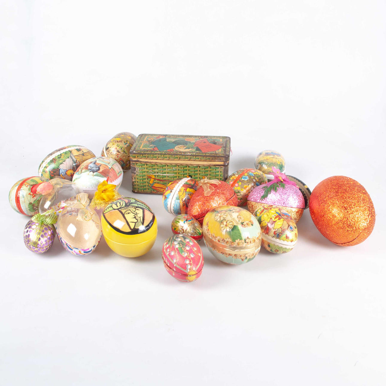 EASTER EGG/TIN JAR 30-70's, 20 pieces.