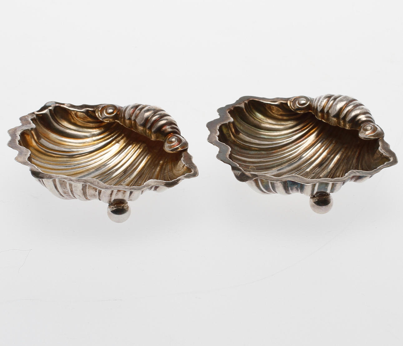 SALTKAR, ett par, silver, Chester, England 1907, vikt 18 gram.