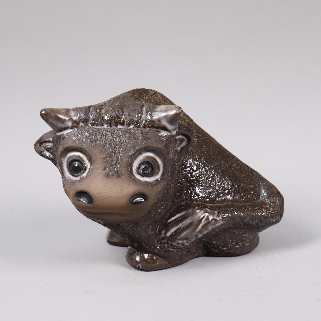 ESTER WALLIN, Upsala Ekeby, figurin, tjur i stengods.