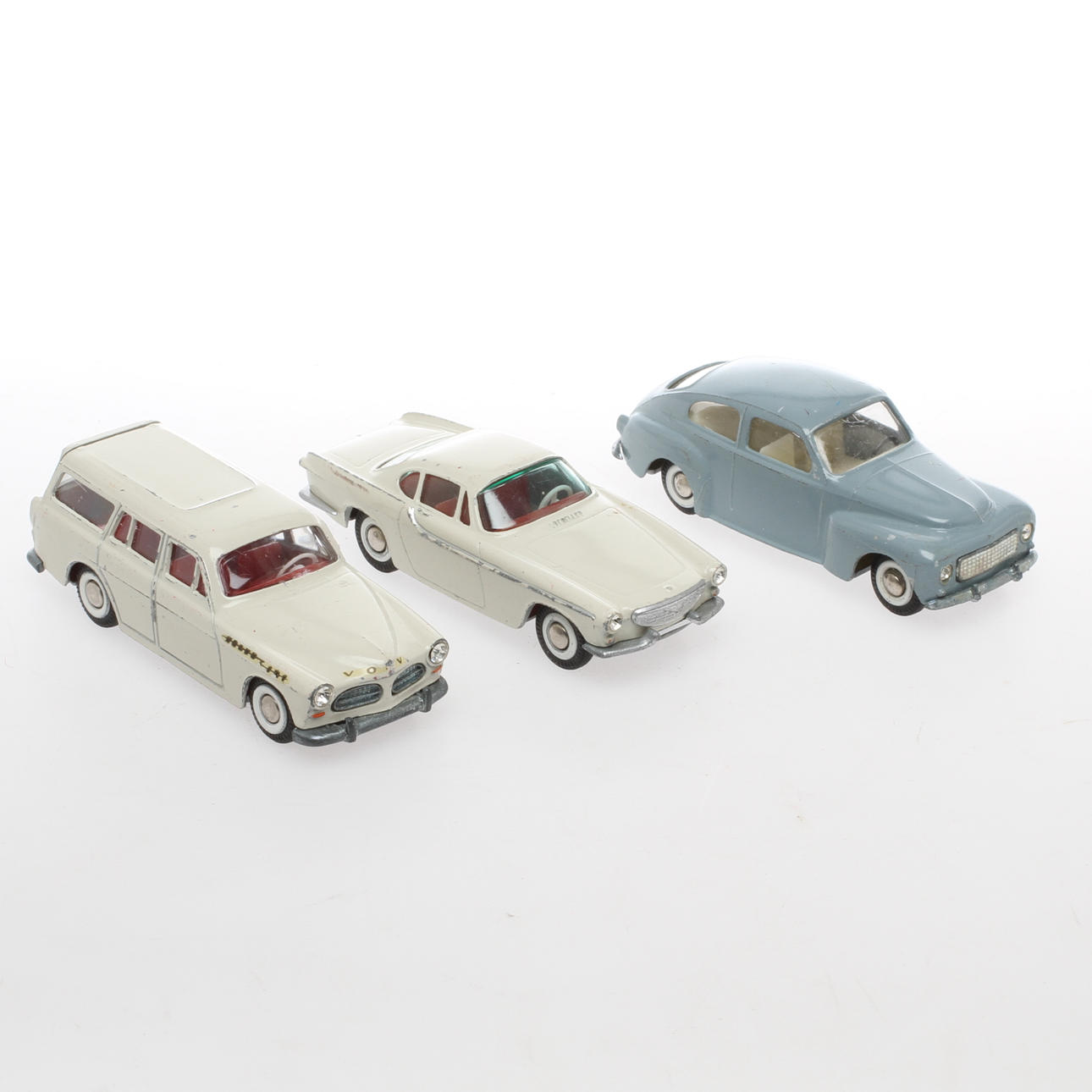 TEKNO bilar. 3 stycken VOLVO. vit, vit, grå.
