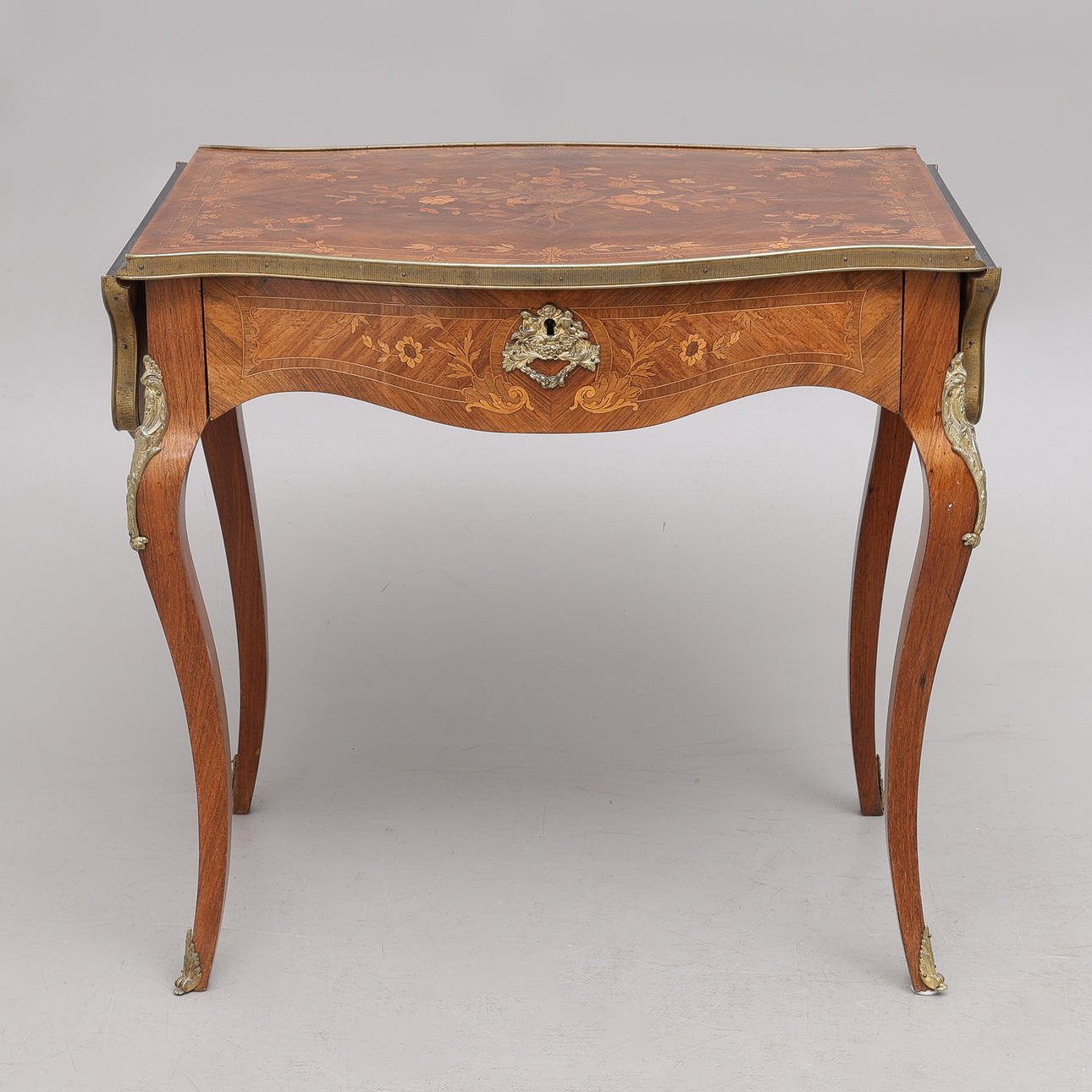 SOFABORD MED KLAPPER, FRANSK STIL.