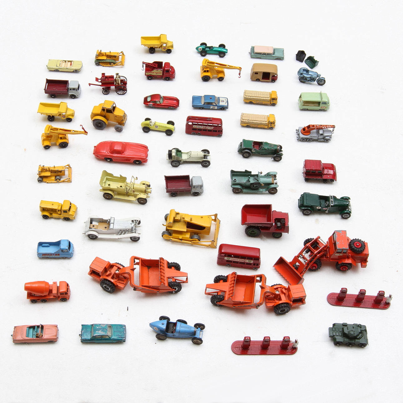 LESNEY MATCHBOX cirka 40 stycken delar.