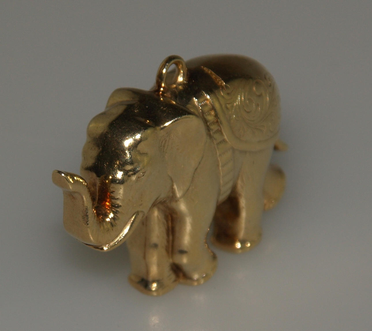 ELEFANT HÄNGE - 585 guld.