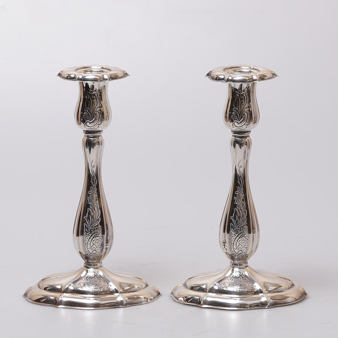 PAR LYSESTAGER I ÆGTE SØLV 830/1000.