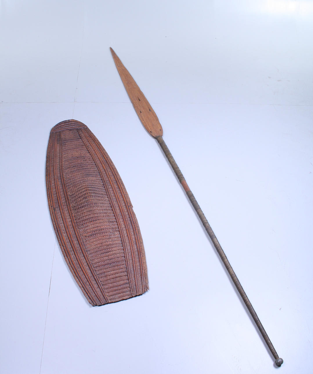 SKÖLD OCH SPJUT, Kongo, 1900-talets första hälft.