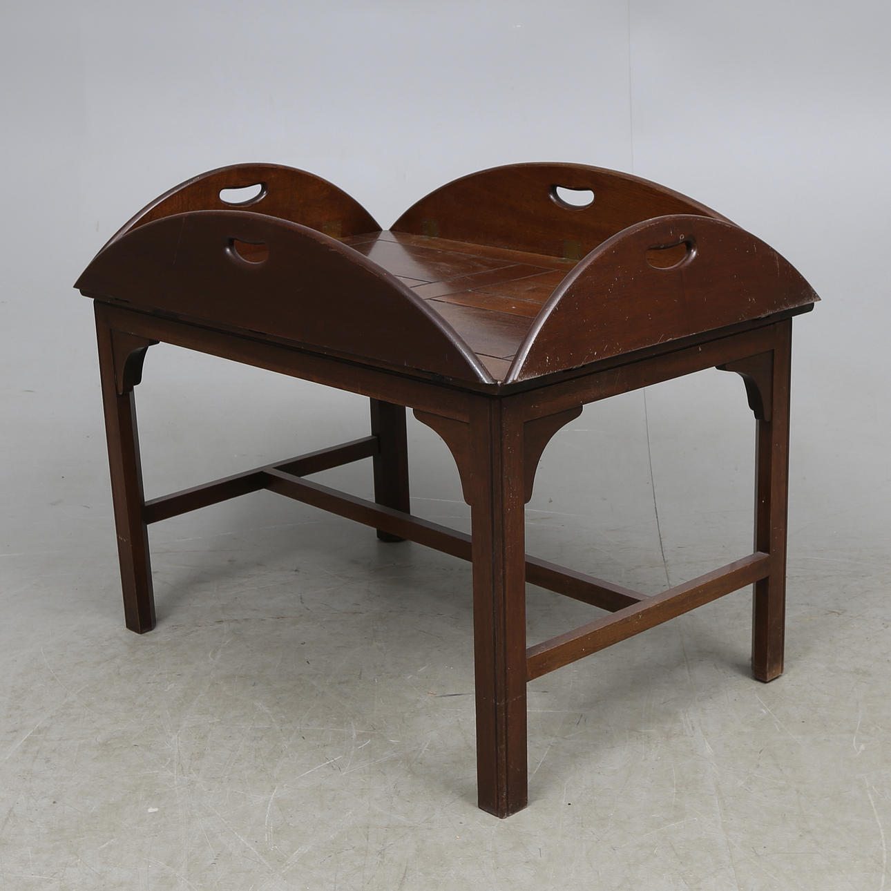 SOFFBORD, så kallat Buttlers Tray, 1900-talets andra hälft.