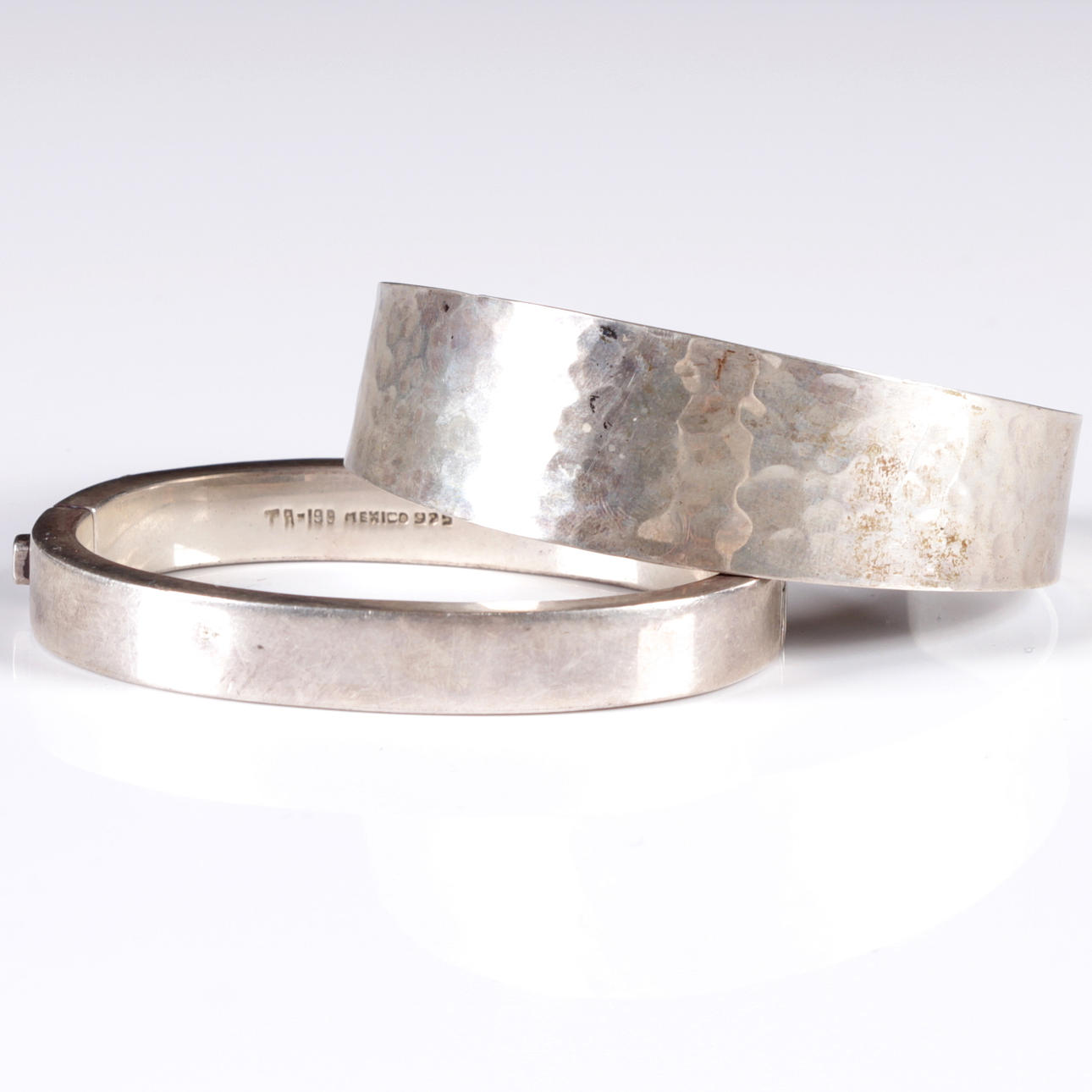 ARMRINGAR, 2 st. Silver, delvis Mexico, 1900-tal.