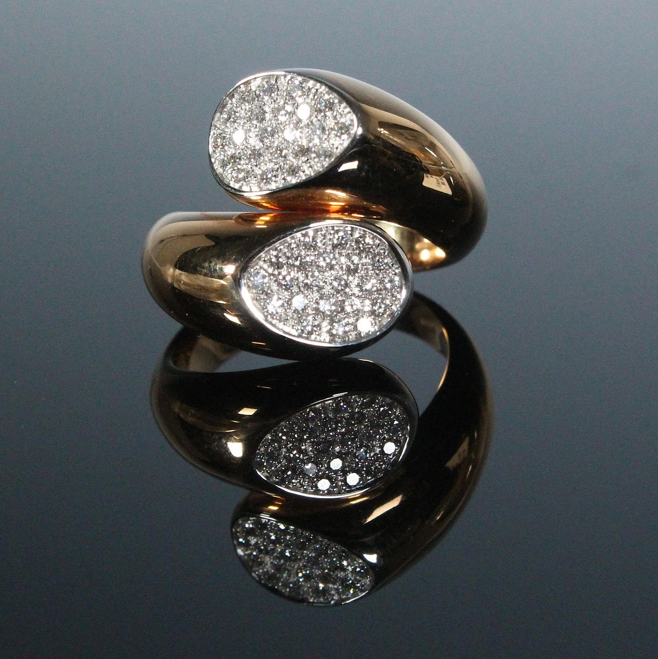 MASI GIOLELLI. ring with two diamond faces, 750 rose gold.