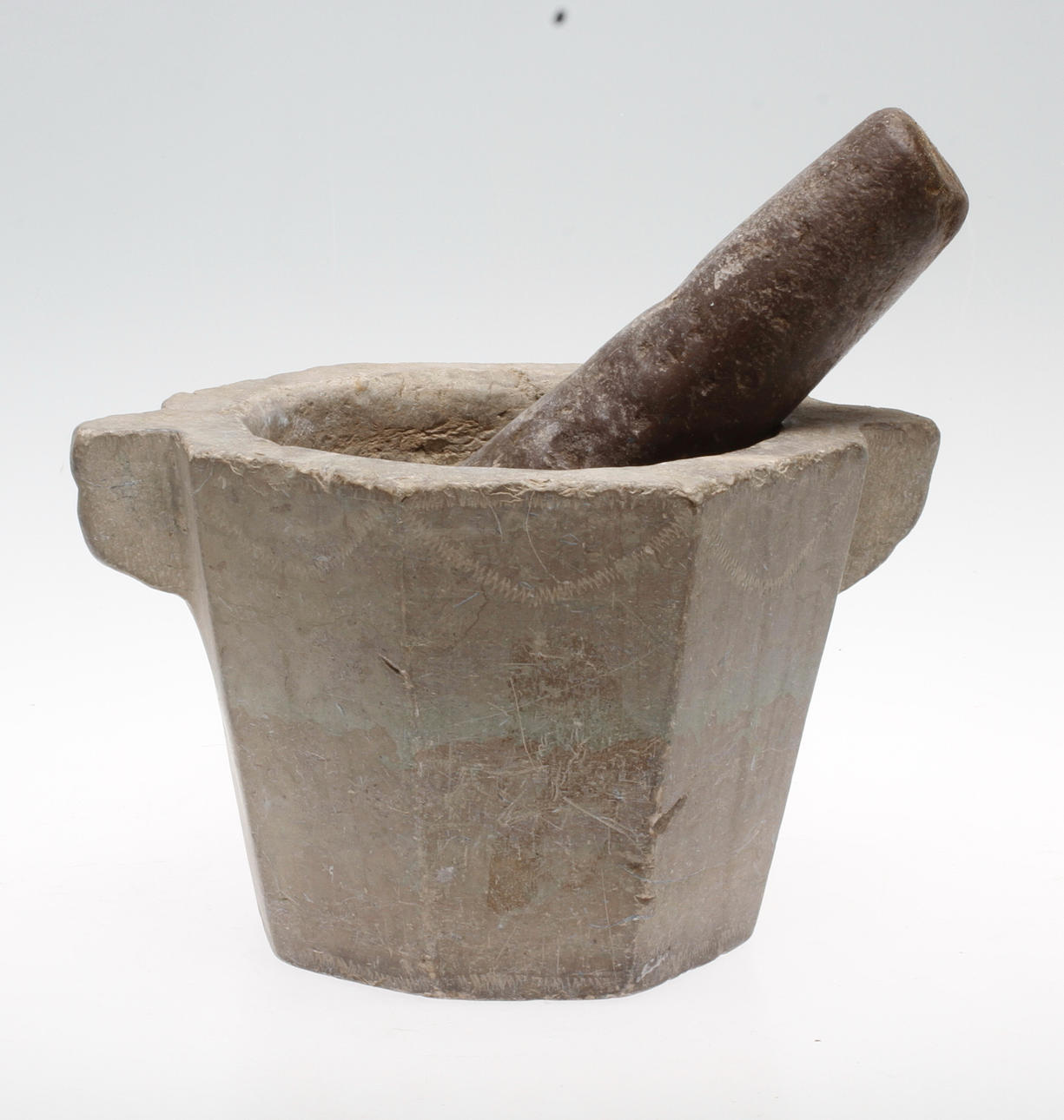 MÖRSER mit STÖT, Stein, 18. Jahrhundert.