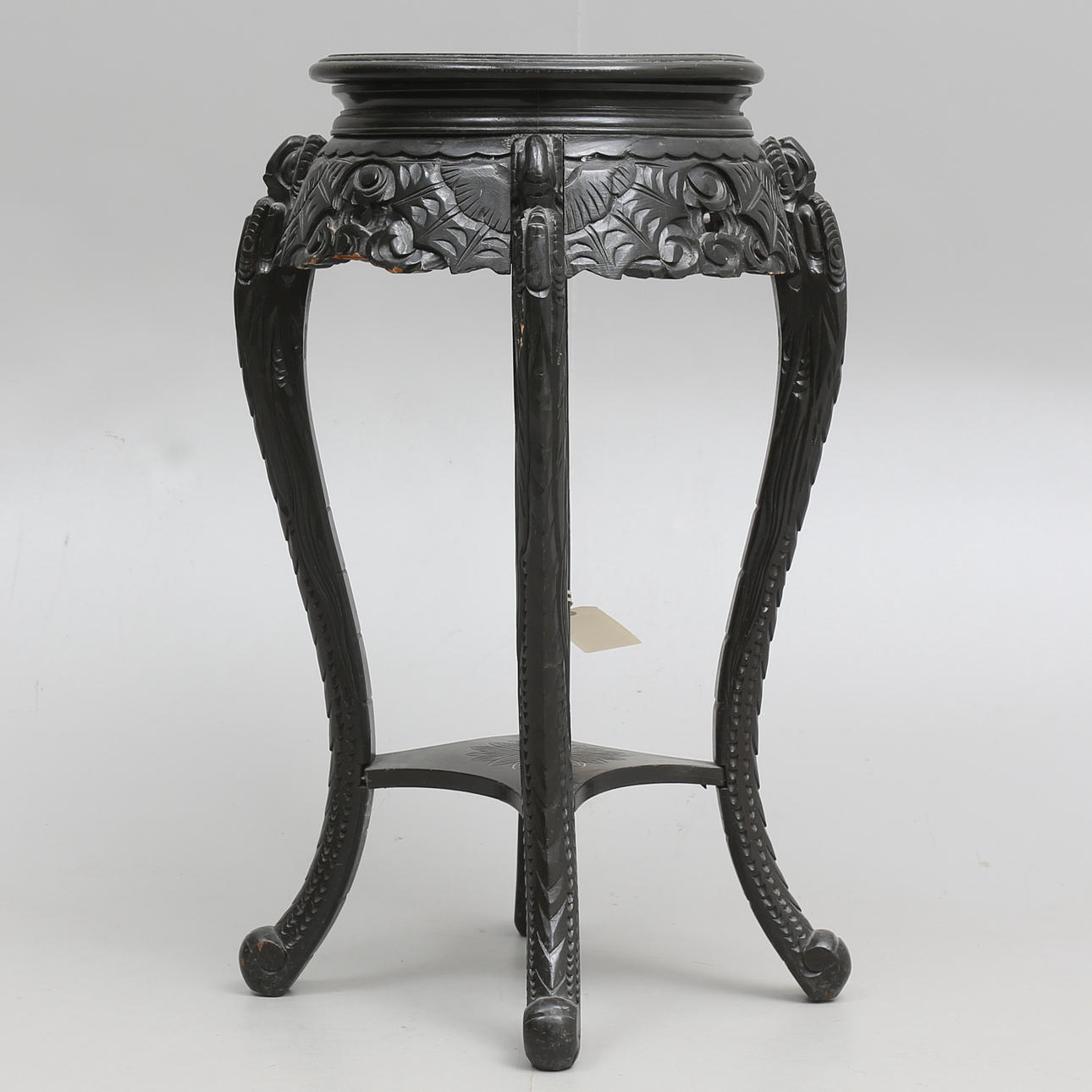 PIEDESTAL. orientalisk.