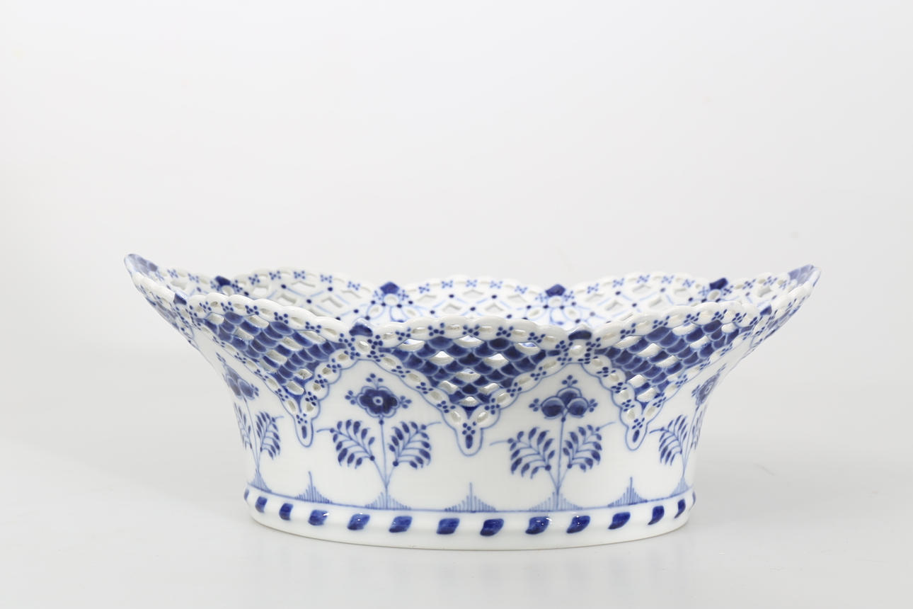 SKÅL, porslin, "Musselmalet", helblond, Kunglig Dansk.