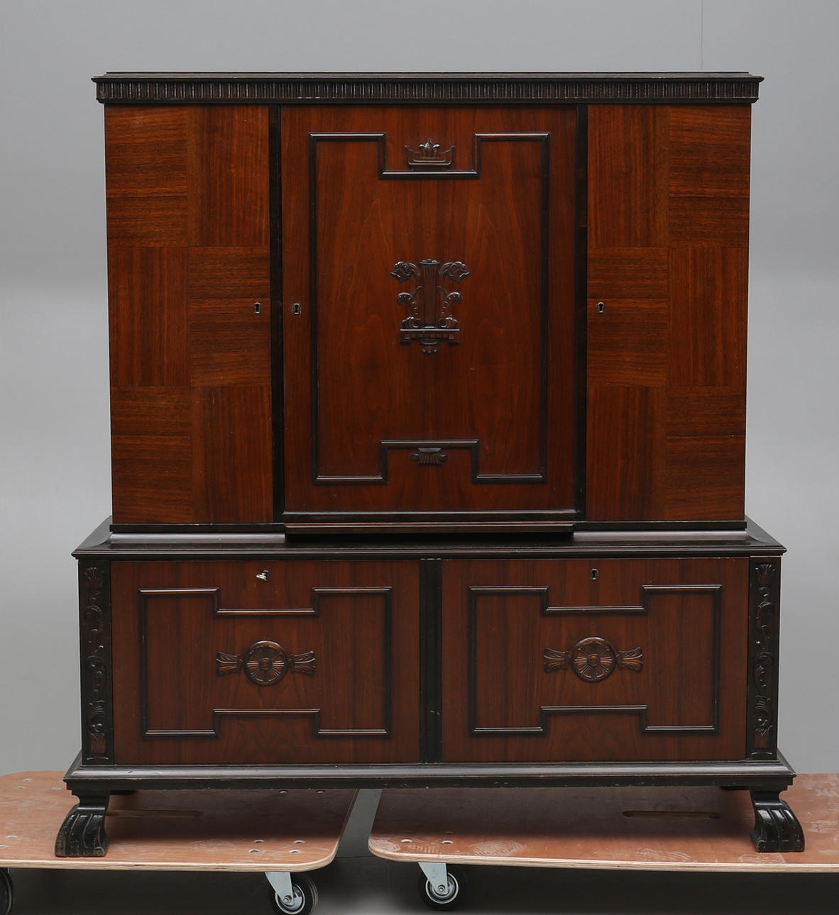 SERVERINGSSKÅP, 1940-tal.