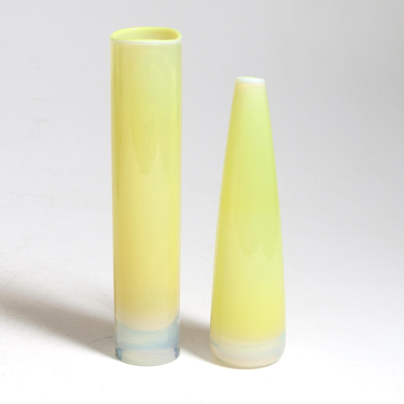 ARTHUR PERCY. Vaser, 2 st, glas, Gullaskrufs Glasbruk, 1900-talets mitt.